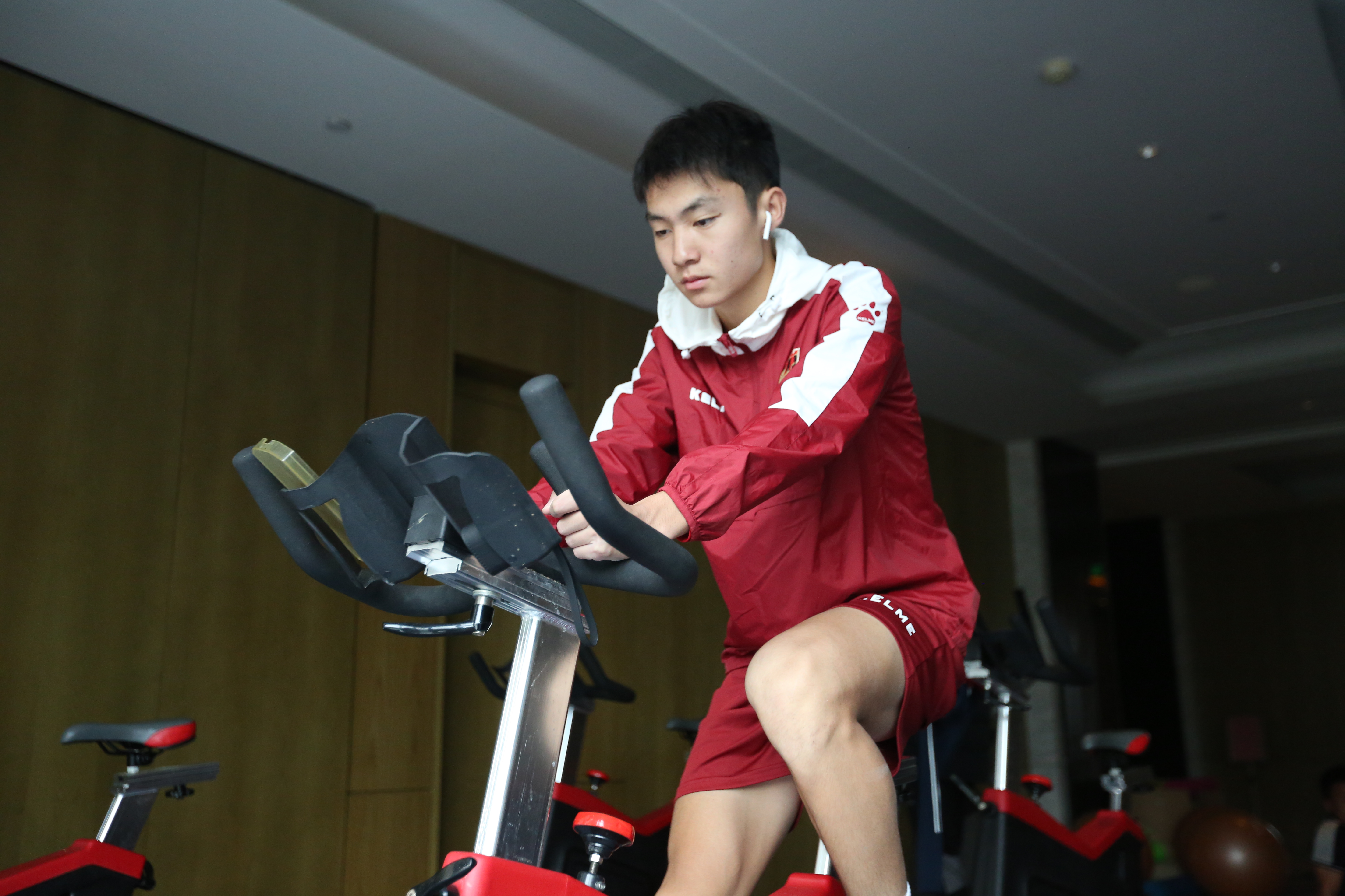 包含河北队员展现爆发力，助球队摆脱低迷的词条