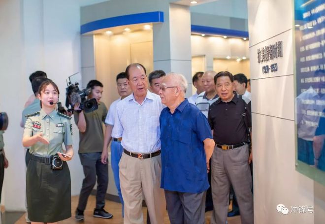 包含体育传奇峥嵘岁月，战功赫赫的词条