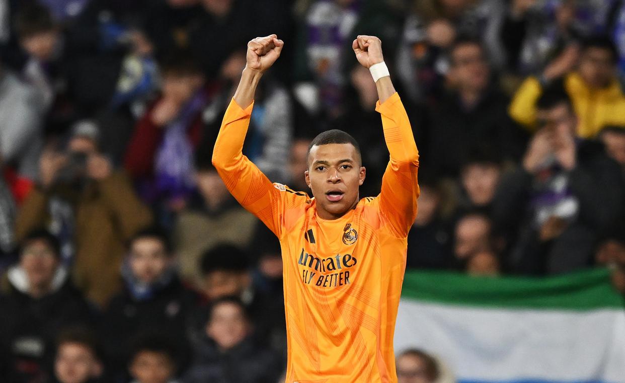 关于皇马再度上演帽子戏法，莱比锡后防线成筛子！的信息