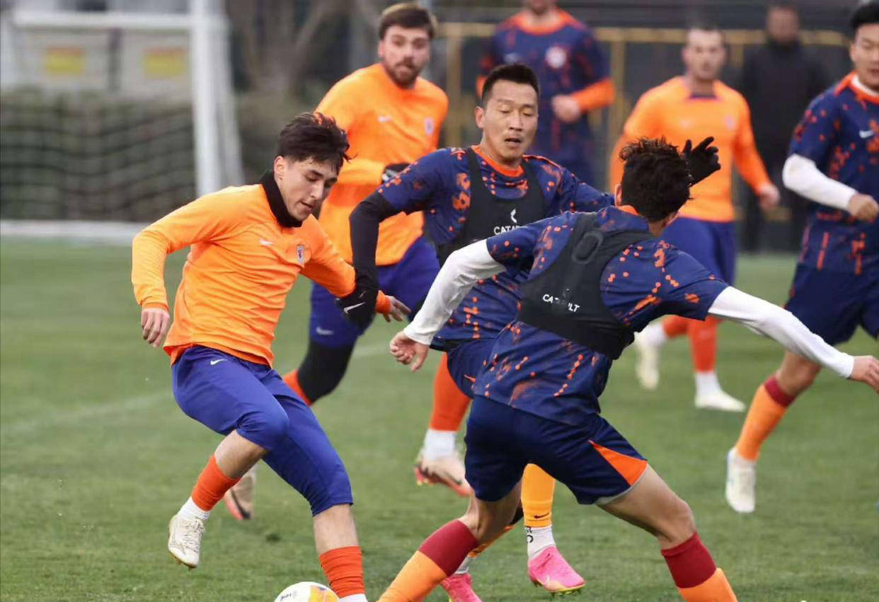 战术奏效！AC米兰双翼齐飞压制海港整场无力还手！