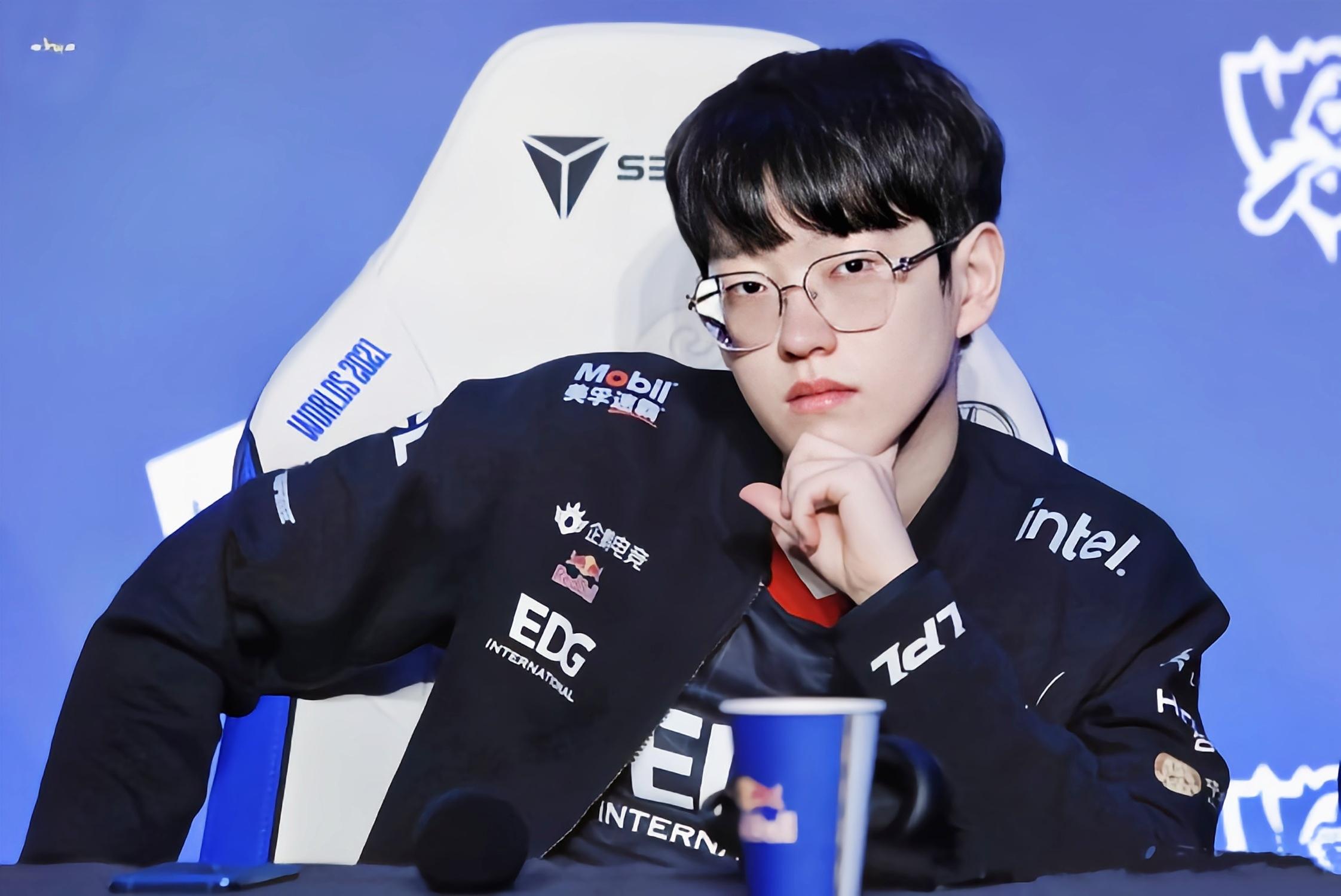  Rookie迎来二十赛季高光表现，RNG球迷沸腾！