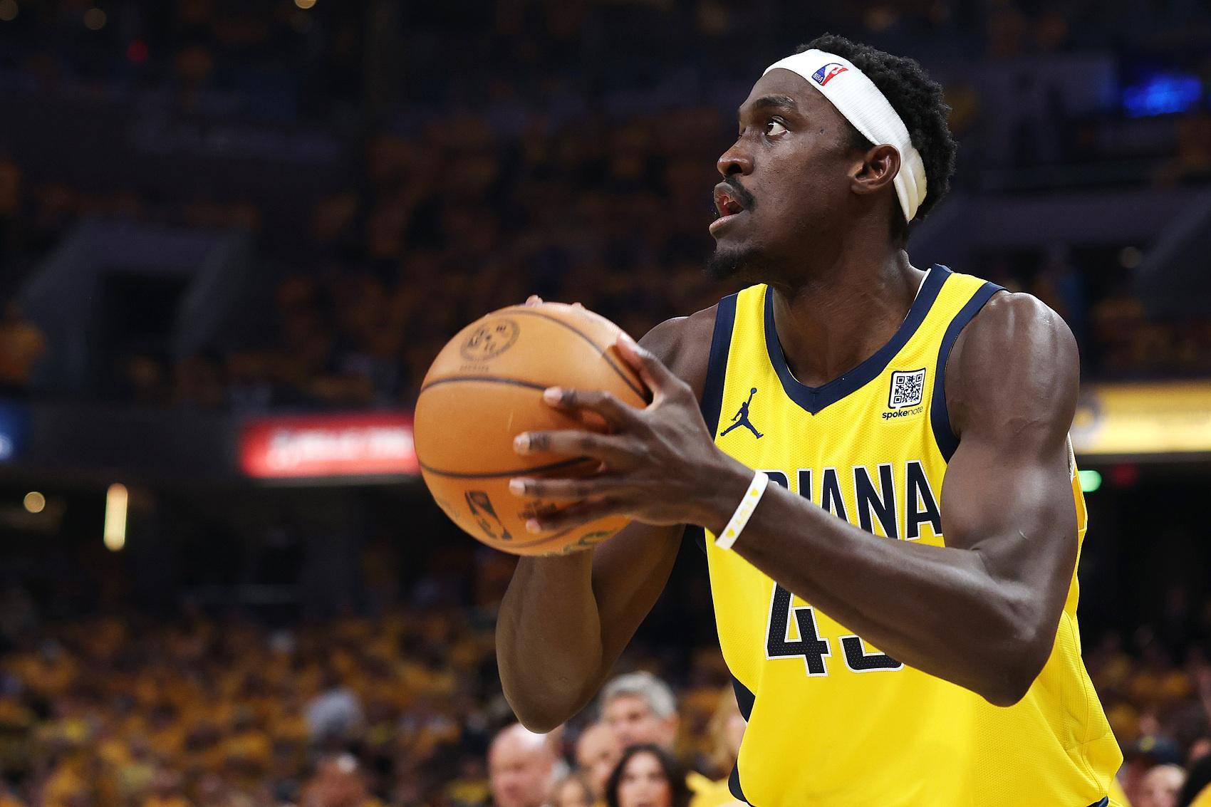  西亚卡姆回归赛场，赛况扑朔迷离首场状态亮眼，加拿大队观众沸腾！